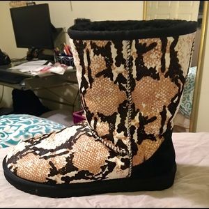UGG Short Hair Snake Boot